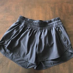Lululemon tracker short v 4”